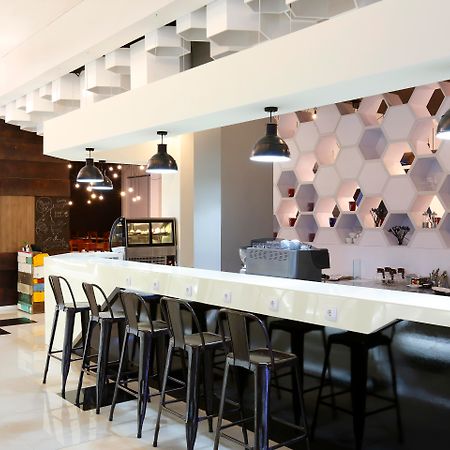Berry Biz Hotel Seminyak Exterior foto